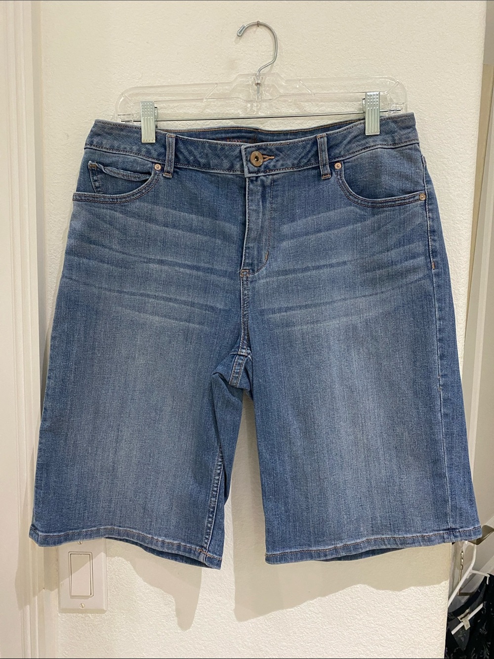 Simply Vera Vera Wang Jean Shorts - Size 10
NWOT
